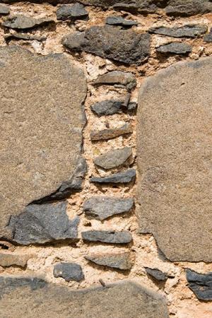 ‘Galleted’ stone joints