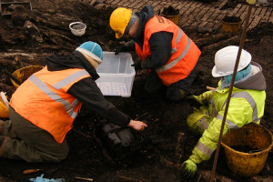 Excavation at Drumclay Crannog, County Fermanagh (HERoNI Photographic Collection).